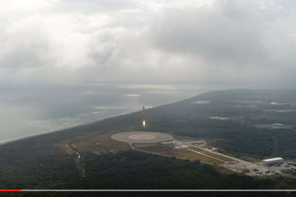 SpaceXのFalcon 9ロケットの逆噴射着陸