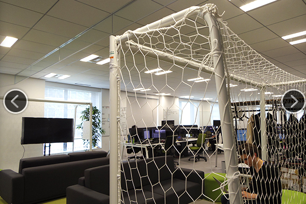 DAZNオフィスはサッカーゴールも完備